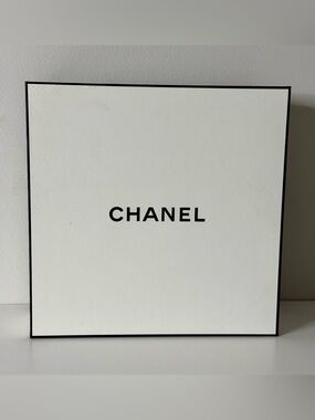 Authentic CHANEL Square Gift Box Black Bottom/White Top 8.5” x 8.5”x 3.85”